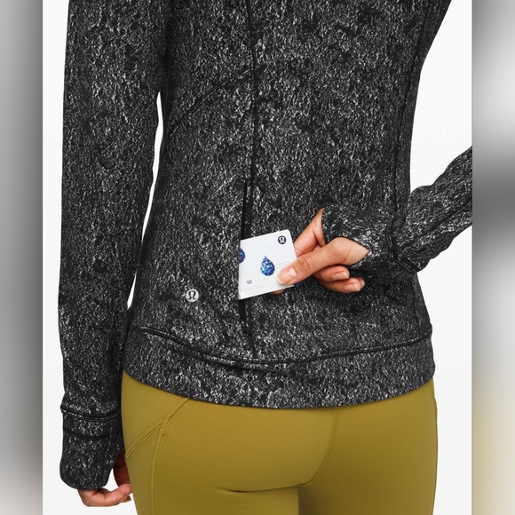 Lululemon Outrun the Elements - Picture 2 of 16